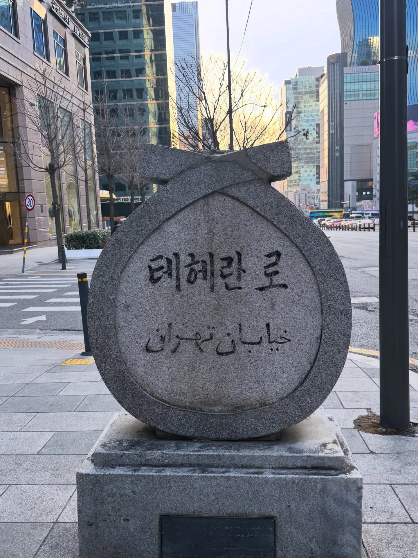 0104273908 61137751