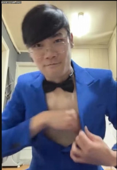 1921428877 c30d7b32