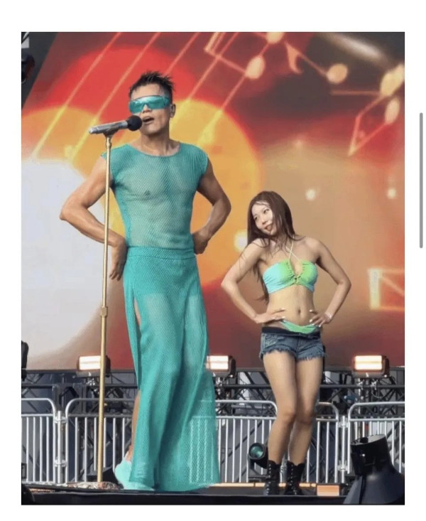 1038244236 28303b64 600x733