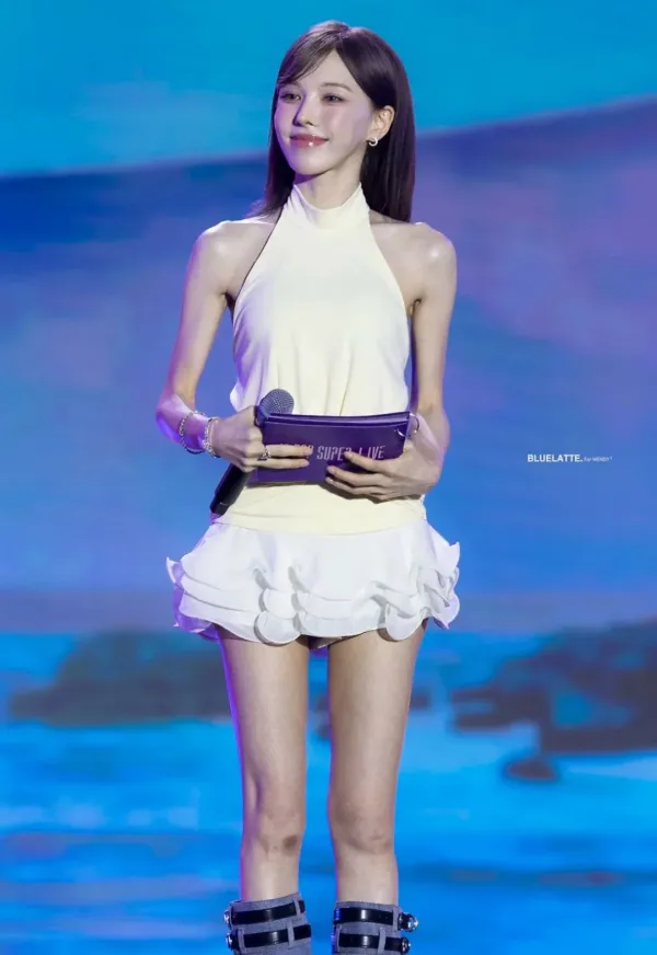 1110267287 a7698130 600x872
