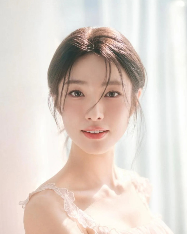 1152570950 895a7003 600x749