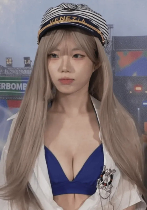 1322236454 e2d0d6f1 600x852