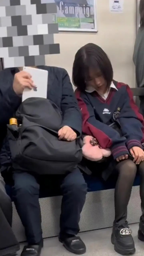 1632174960 94541579 600x1067