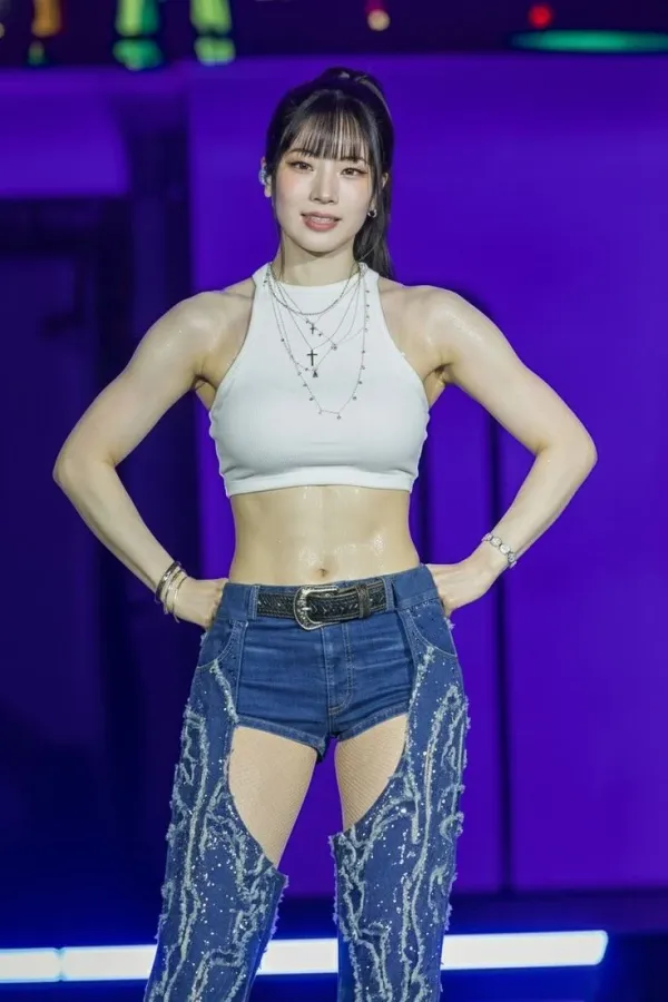 1853070051 807d2536 600x900