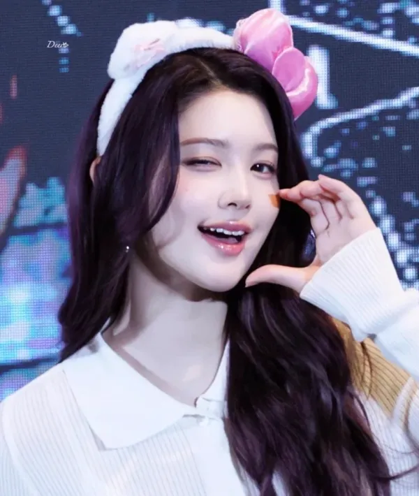 2111588344 8e28c4f2 600x710
