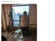 BTS 콘서트 팬들이랑 자리 싸움하는 외신 기자.jpg